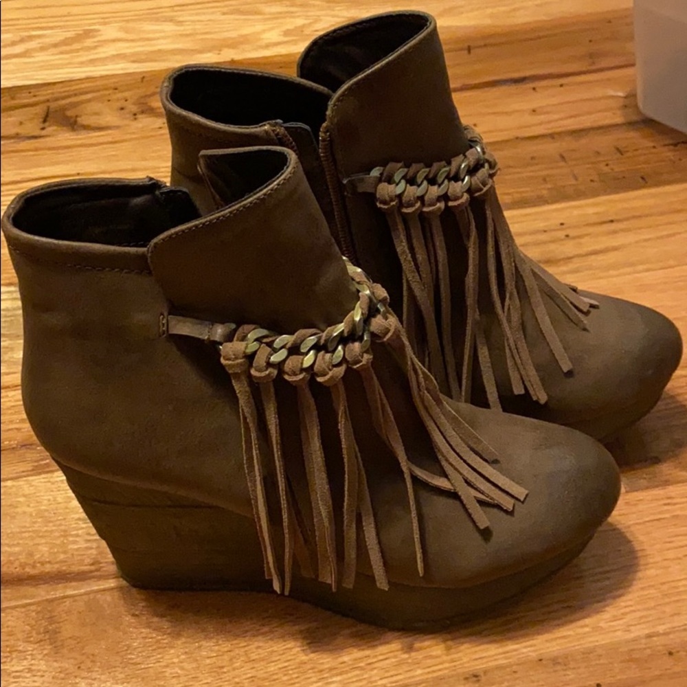 Wedge bootie
